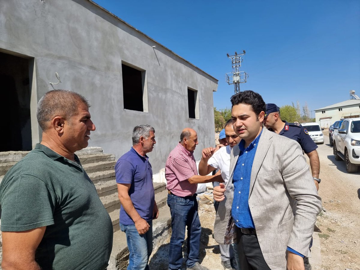 GolbasiAdymnkym's tweet photo. 📍Küçükören Köyü

Kaymakamımız Sayın Tarık Buğra SEYHAN,
beraberindeki heyetle beraber Küçükören Köyümüze ziyarette bulundu.
İncelemelerde ve denetlemelerde bulunmak üzere köyümüze ziyarette bulunan Kaymakamımız Kırsal Konteynerleri yerinde inceleyip denetledi ve eksiklikliklerin https://t.co/qhl40QPUoO