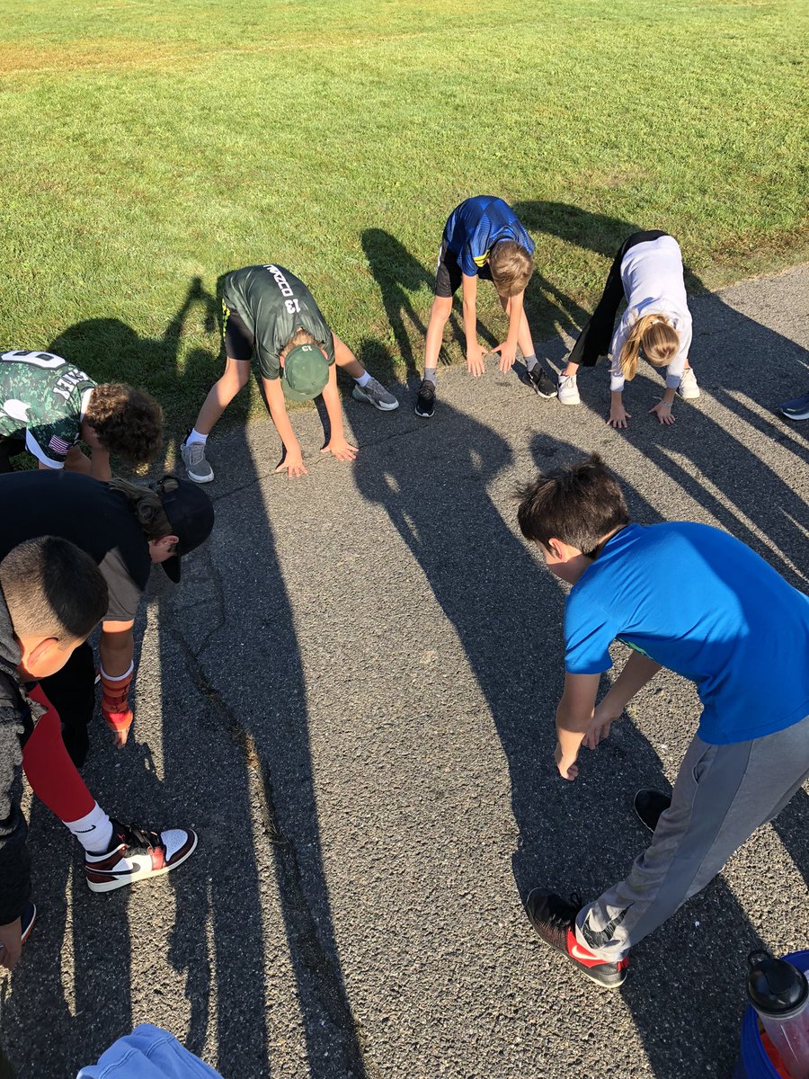 SNISPE's tweet photo. Static stretching to end our intramural day on the track! 💪🏼💪🏼💪🏼 @SNIS_CT https://t.co/0BiYGFMfuU