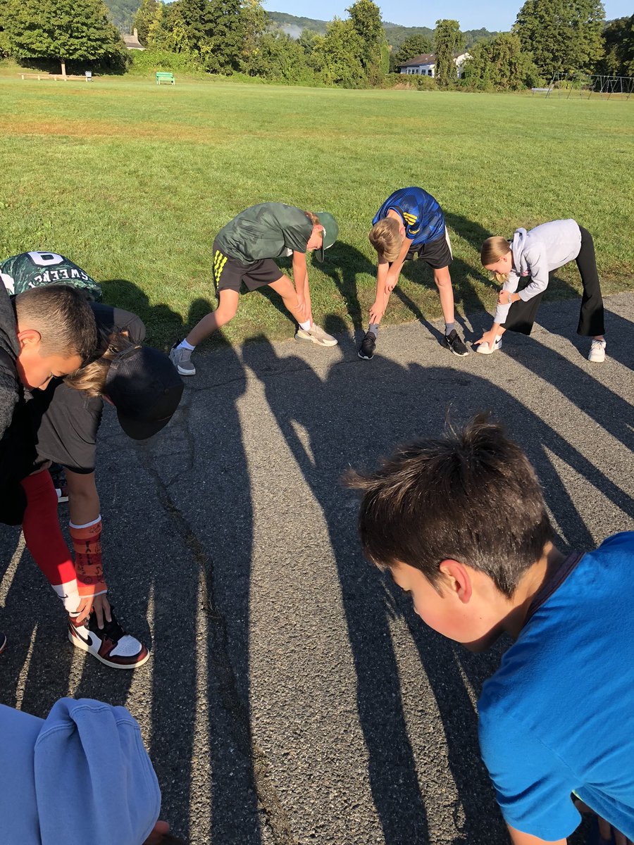 SNISPE's tweet photo. Static stretching to end our intramural day on the track! 💪🏼💪🏼💪🏼 @SNIS_CT https://t.co/0BiYGFMfuU