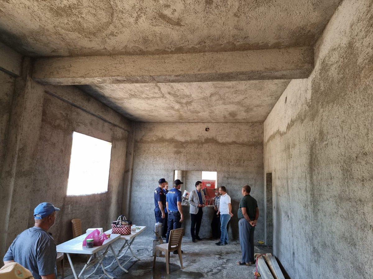 GolbasiAdymnkym's tweet photo. giderilmesi hususunda talimatlarını iletti.

Kaymakamlığımız tarafından yaptırılan  "Taziye Evini'de" yerinde inceleyip denetleyen Kaymakamımız inşaatının son durumuyla ilgili Köy Muhtarından bilgi aldı. https://t.co/rTgtI0uqMA