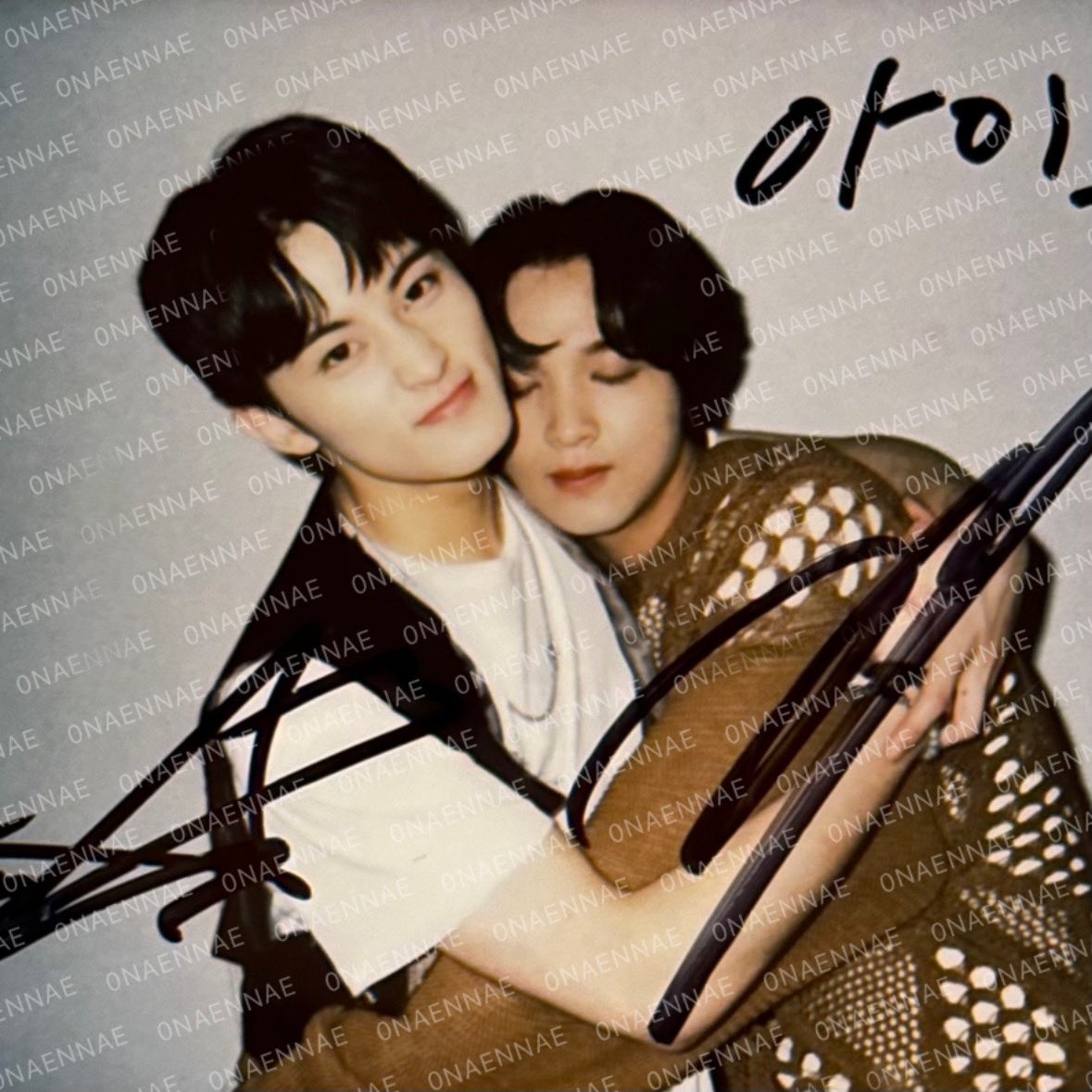 mahaeunited's tweet photo. - mhsiswa WOII INI BENERANN??!! MARKHYUCK PELUKAN?? WOI BILANG INI EDITAN KANN?? UDAH GILAA MARKHYUCK 😭😭 https://t.co/gzhFIPigdS