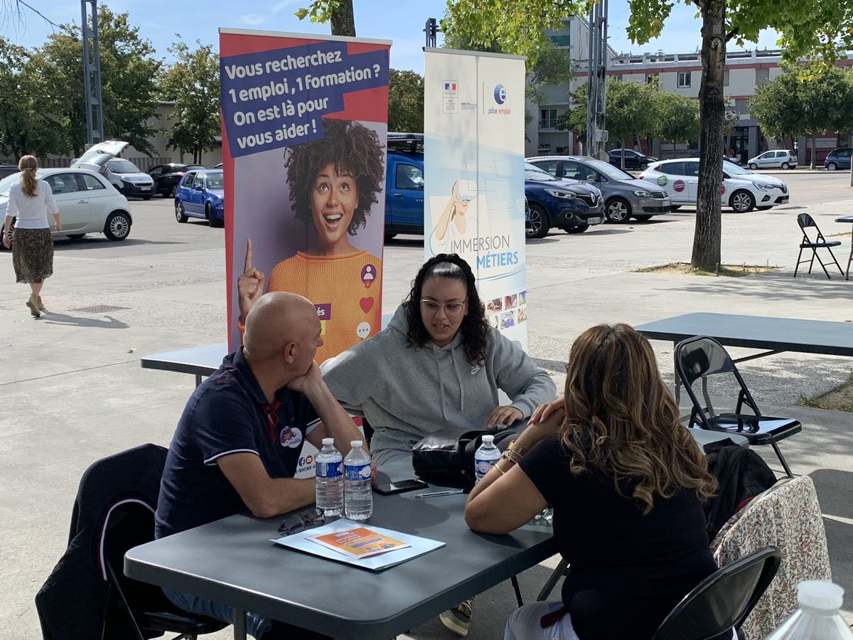 DuchampMichel1's tweet photo. 🔊LT ▶️#AvecPoleEmploi Romans &amp; ses partenaires
👉LA TEAM INFO est dans la place
🔸#Mobilité
🔸Accès à l'emploi
🔸#Formation
🔸#Orientation
🔸#Prévention
👏tous les acteurs du territoire sont mobilisés
#QPV #Aij #Cej #Jeunes     #TousMobilisés https://t.co/bZJkXja6KD