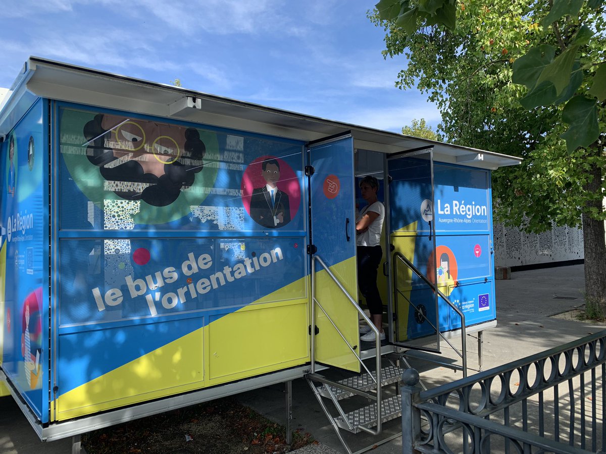 DuchampMichel1's tweet photo. 🔊LT ▶️#AvecPoleEmploi Romans &amp; ses partenaires
👉LA TEAM INFO est dans la place
🔸#Mobilité
🔸Accès à l'emploi
🔸#Formation
🔸#Orientation
🔸#Prévention
👏tous les acteurs du territoire sont mobilisés
#QPV #Aij #Cej #Jeunes     #TousMobilisés https://t.co/bZJkXja6KD