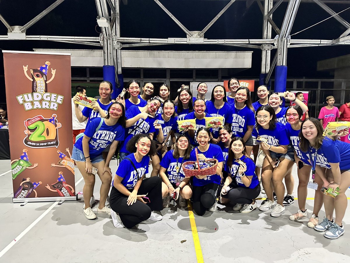 manelavice's tweet photo. #FudgeeBarr@10
#FudgeeBarr@20
#OBarrSaSaya #OBarrSaSarap
#OBF #AteneoCheerRally 

does it ever                                just how fast 
drive you crazy                the night changes https://t.co/2SNHt6DYhn