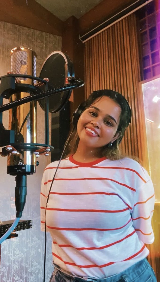 mansibhardwaj25's tweet photo. चलो गाएँ🎙️❤️

#mansibhardwaj #MB #MBians #MBsings #MBlive #singer #music #musician #song #recording #happiness #grateful #gratitude #condensermic #poser #staytuned #keepsupporting #okbye https://t.co/CXbbZ8mF0p