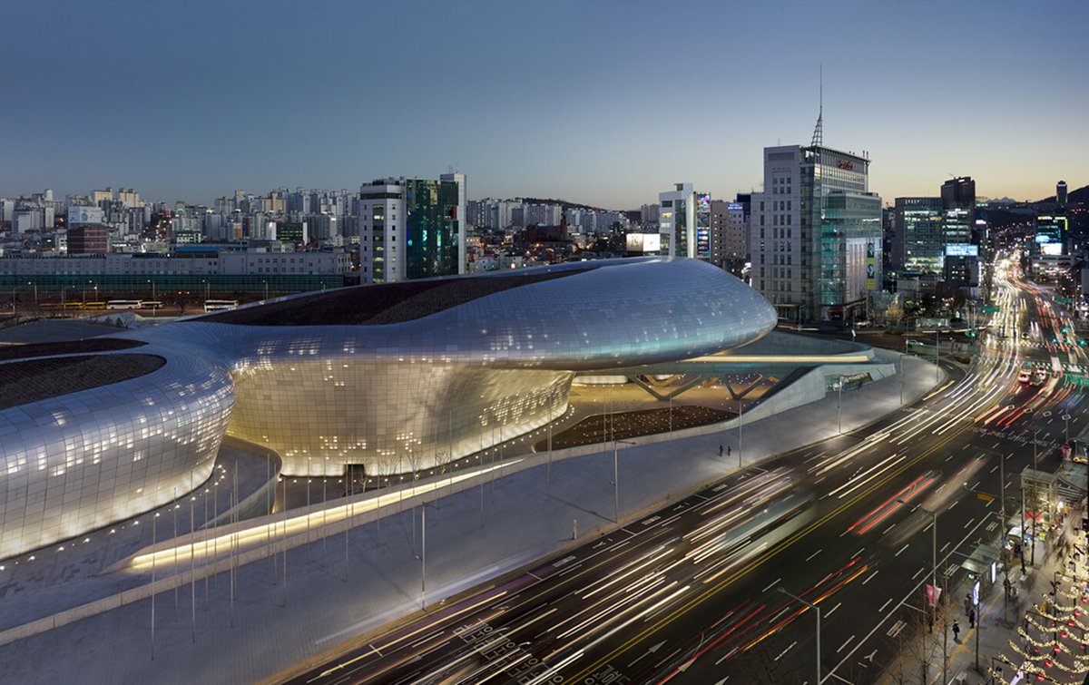 ArchDaily's tweet photo. #WorldTourismDay 
Seoul, the capital of South Korea, blends modern skyscrapers and high-tech subways with traditional temples and palaces, creating a captivating fusion of old and new for all to enjoy. https://t.co/mMytFCouEj