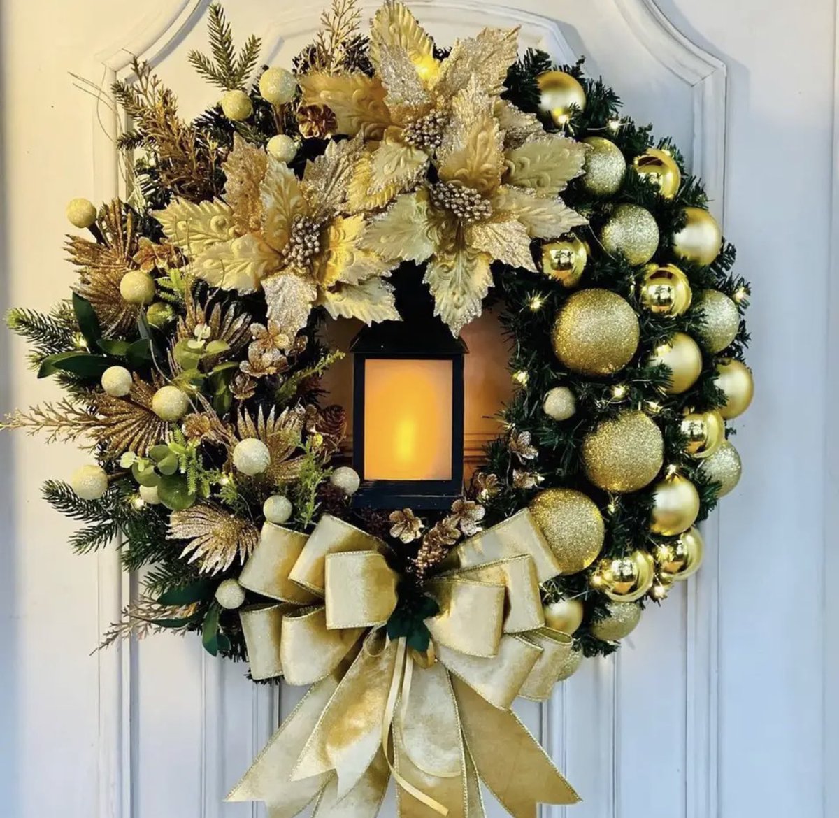 Luxury Gold Handmade Wreaths 

pinkjewelsgifts.com 

#wreath #gold #handmade #Christmas #christmasvibes #doorwreath #winter #flowers #fyp #order #lantern #lightup #doorhanger #homedecor #christmasdecor #decoration #etsy #RetweeetPlease #retweet