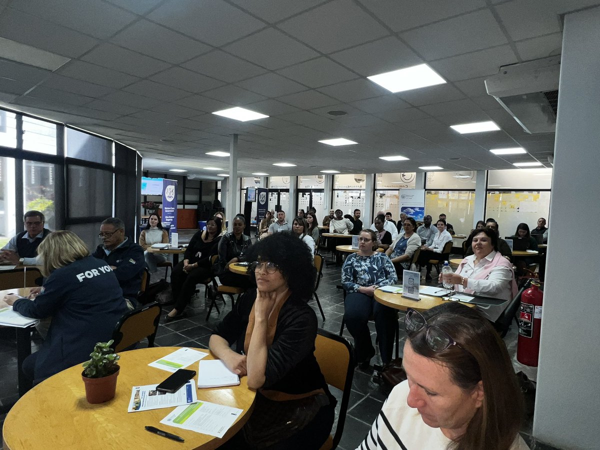 WCGovAgri's tweet photo. Today, we are launching the ECOS system. This is a cloud hosted web-application for electronic export management.
The system was developed by the Western Cape Government and is completely government owned.
#WCVetsWeek #ECOS
#ForTheLoveOfAgriculture🌱 https://t.co/r9qA7UrCQ4