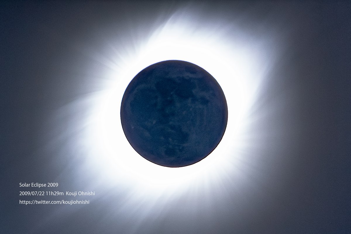 The moon at the moment of new moon #Earthshine during a total