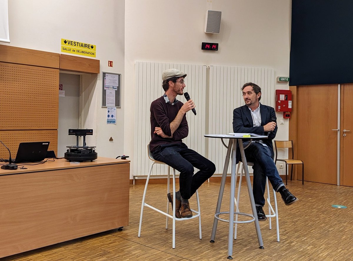 Inria_Nancy's tweet photo. #SemaineRechercheUL 🤖 Comment fonctionne un #robot ? Peut-il prendre ses propres décisions ? Comment reconnait-il des sons ? La réponse avec @AntoineDelefor1 chercheur @Inria au #ProcèsDuRobot @FstNancy.
Avec  @snowakowski @labo_Loria @DidelotAnne @ALERION_SAS et @CracheTexte . https://t.co/zQOOwBtcRV