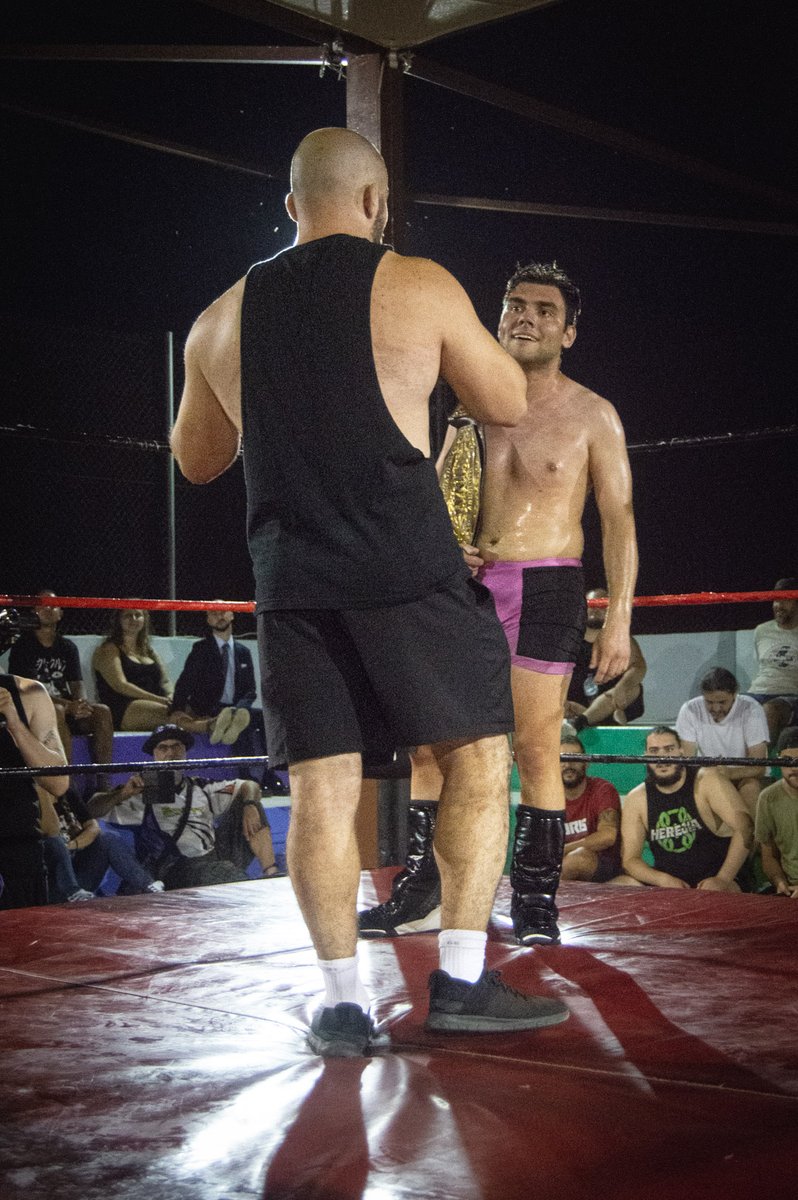 GG_Wrestler's tweet photo. La sonrisa más peligrosa del Wrestling Nacional. 🧠🤫
#TyrisEnAlfafar #ProjectGodella

📷: @rousegpics https://t.co/IV5DTWpZYu