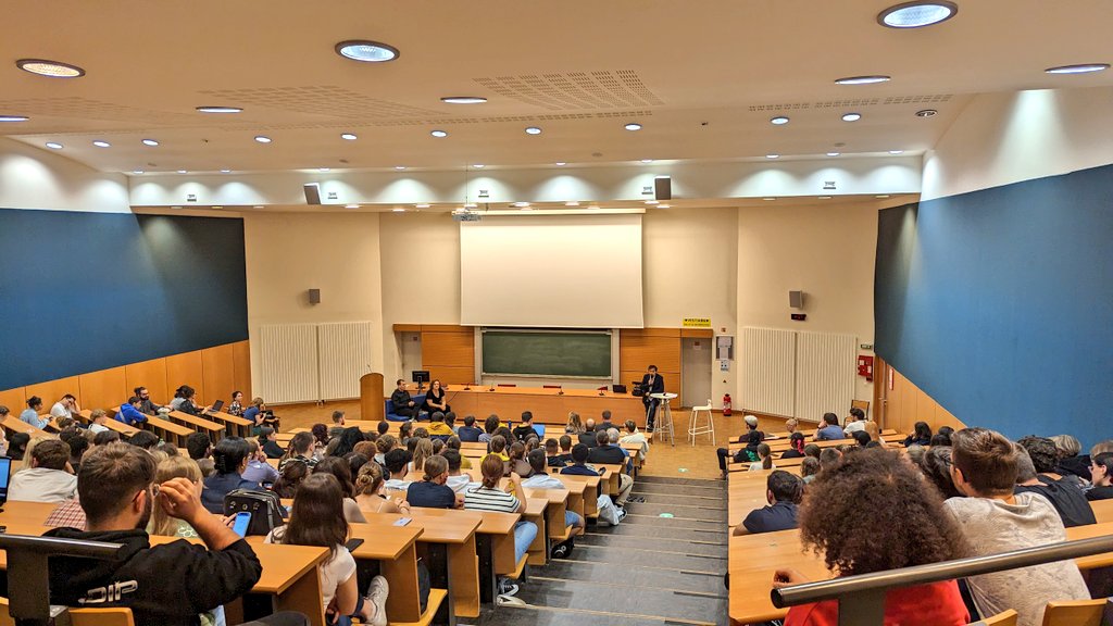 Inria_Nancy's tweet photo. #SemaineRechercheUL 🤖 Comment fonctionne un #robot ? Peut-il prendre ses propres décisions ? Comment reconnait-il des sons ? La réponse avec @AntoineDelefor1 chercheur @Inria au #ProcèsDuRobot @FstNancy.
Avec  @snowakowski @labo_Loria @DidelotAnne @ALERION_SAS et @CracheTexte . https://t.co/zQOOwBtcRV
