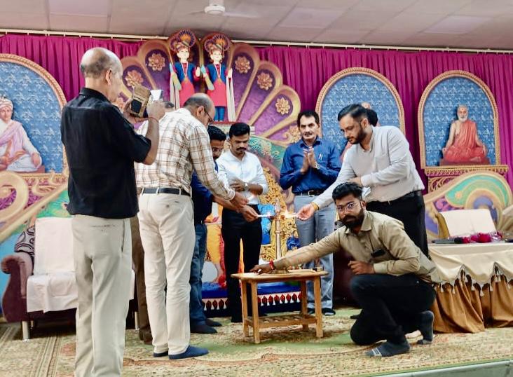 AshwinP93069969's tweet photo. આજરોજ ગોધરા ખાતે,ગોધરા ડિવિઝનના  મહીસાગર, પંચમહાલ અને દાહોદ જિલ્લાના એબીસી અને એ એસ સીના વિક્રેતાની નિગમ દ્વારા આયોજીત અગામી સીઝનમાં એગ્રો ઇનપુટના વેચાણ  અને ડીલર રીવ્યુ મીટીંગ @RaghavjiPatel @dipst2003 @gaiclofficial @AKRAKESHIAS1 @GujAgriDept @DirectorateofA1 https://t.co/L6r77Sl4XU
