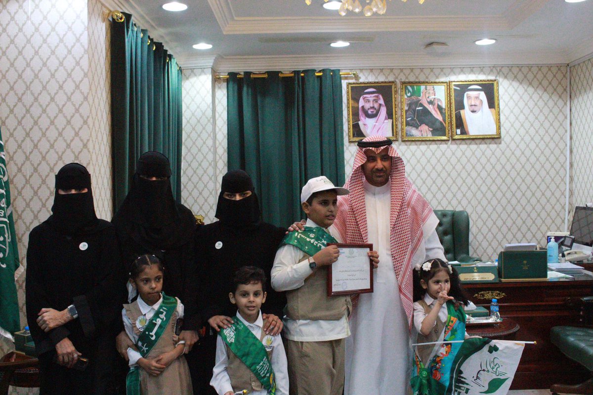 sabyagov's tweet photo. #محافظ_صببا د. سلطان بن عجمي بن منيخر يستقبل  أطفال  مركز ضياء الفكر لذوي الإحتياجات الخاصة بالمحافظة ،  بمناسبة اليوم الوطني السعودي 93 تحت شعار#نحلم_ونحقق
#المركر_الاعلامي_صبيا https://t.co/abxrASRpWf