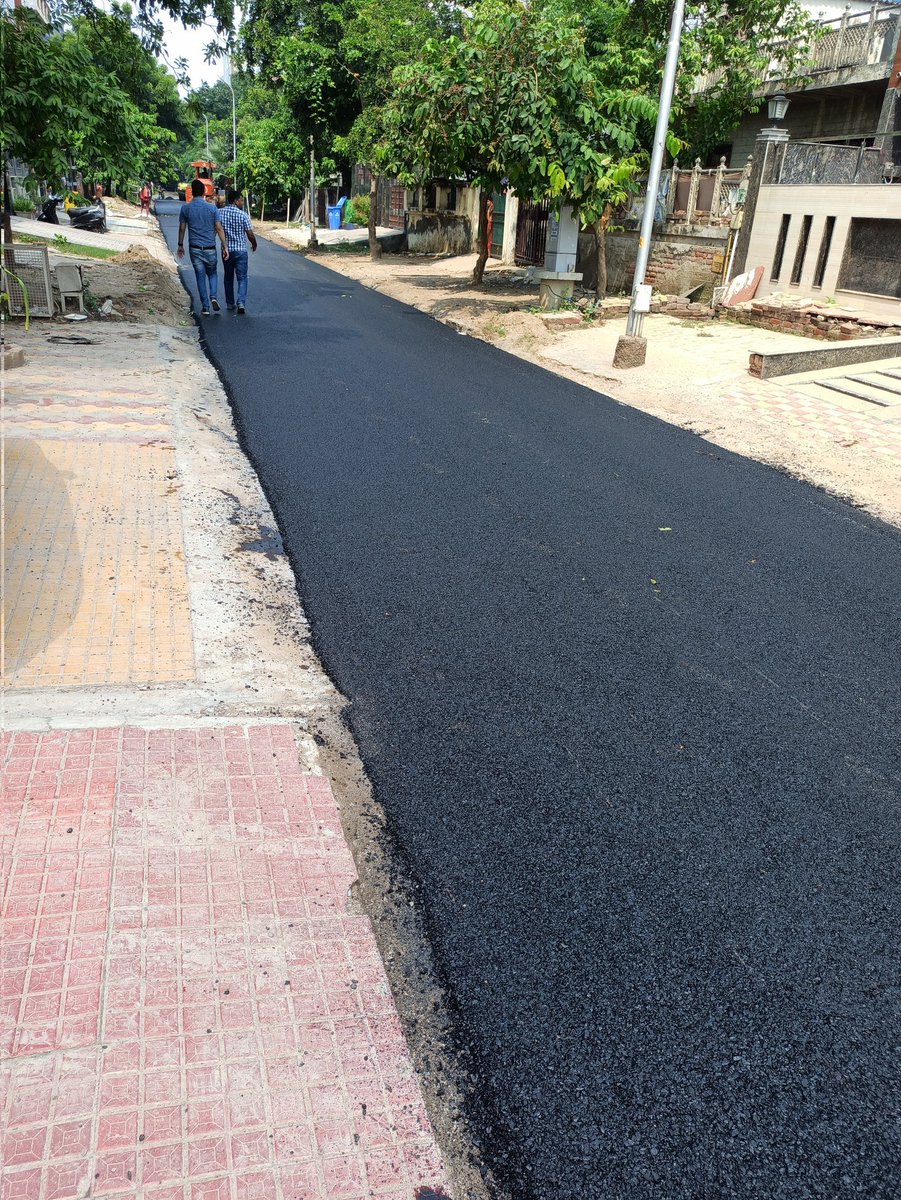 dillisingh85's tweet photo. @OfficialGNIDA You have done a wonderful job by laying new roads in Delta 2,but you forgot to put speed breakers on it.People tend to drive at high speed which can lead to accidents specially when children and residents are using it for cycling &amp; walking.Please look into this. https://t.co/Ka68whLv71