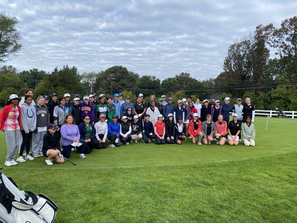 FOREjfkgolf's tweet photo. Good luck to all the ladies competing at Districts today! @athletics_jfk https://t.co/2fiEyOiQH3