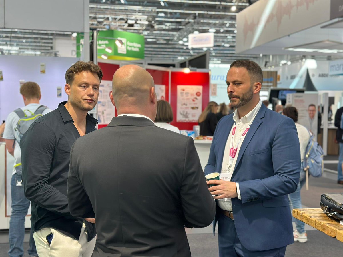 hapapharm's tweet photo. Gelungener Start in die #Expopharm23! Morgen früh um 10 Uhr haben Sie die Chance, Apotheker Alexander Daske live zu erleben, der die neuen HAPA 2.0 Darreichungsformen am HAPA-Stand präsentieren wird. 
Wo? Halle 1, Stand B18 - Unverfehlbar. Wann? 10 Uhr.  Kommen Sie vorbei! https://t.co/7HNyuava9c