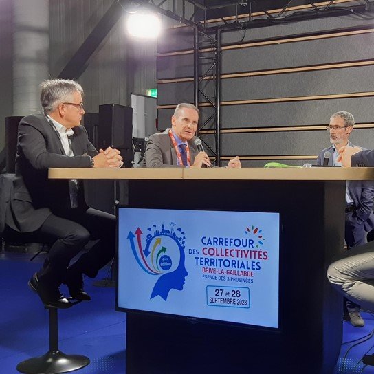 BdT_NAquitaine's tweet photo. Aujourd'hui la Team @BdT_NAquitaine est présente à @villedebrive #AssociationDesMairesCorreze
Table ronde "Illuminer &amp; sécuriser sa commune : l'intelligence artificielle transforme l'éclairage public &amp; le bien être des administrés"
💡présentation de #intracting éclairage public ! https://t.co/mWYCTFP9Uy