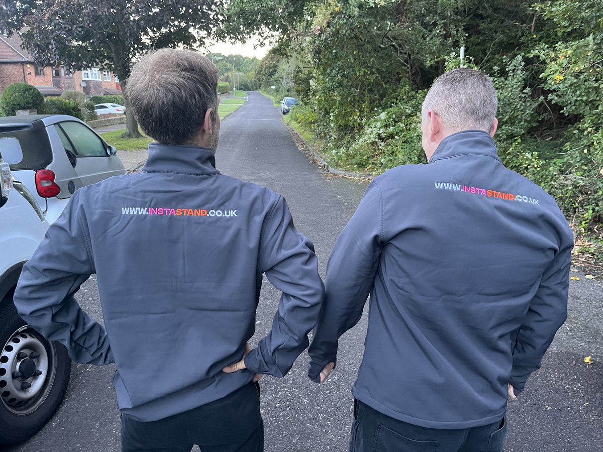instastandUK's tweet photo. Happy InstaStand crew in their new branded clothing, thanks to OSL - https://t.co/t8gjSxuUR9
#teaminstastand #happycrew #crewbranding https://t.co/j6w7wVm0Ry