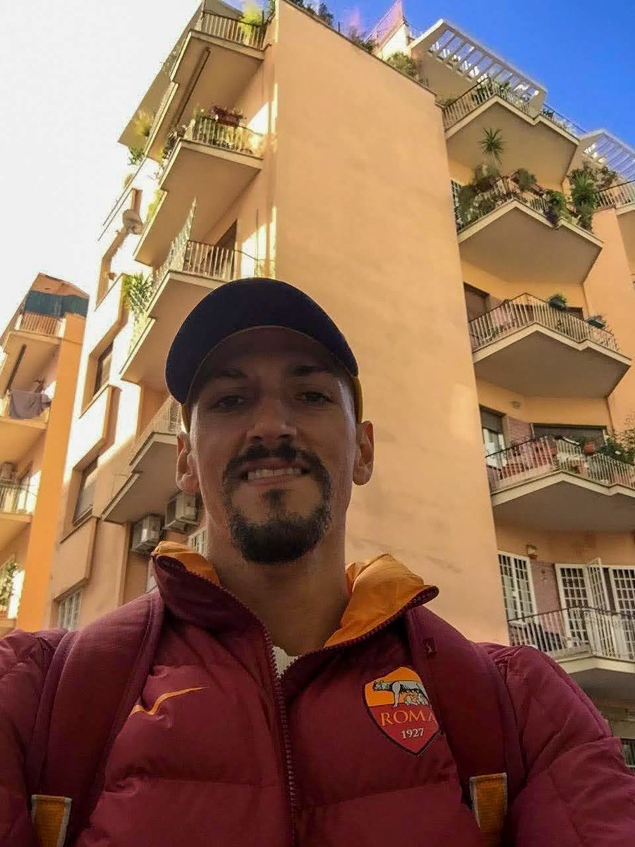 AndresGonzalezR's tweet photo. ๐ ๐โค๏ธ Buon compleanno Francesco @Totti Eterno Capitano ยฉ๏ธ
#totti #francescototti #totti10 #totti10 #roma #portametronia #viavetulonia #ASRoma #tottigol #capitanandresgr https://t.co/rEVxF3XWPA