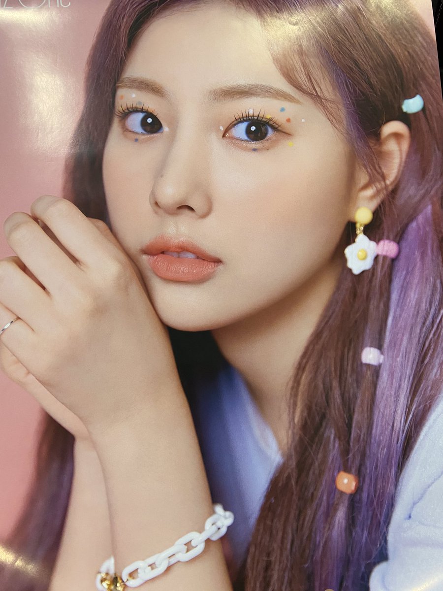 TFany8019's tweet photo. [PlzRT] พร้อมส่ง โปสเตอร์ #IZONE
🌸 แผ่นละ 130.- 
💥 2 แผ่น 240.-
ราคารวมกระบอก + ส่ง ลทบ (ems +40) 
สนใจ dm มาได้เลยนะคะ #ตลาดนัดIZONE #Eunbi #HITOMI #HYEWON https://t.co/N3ivAgWWJq