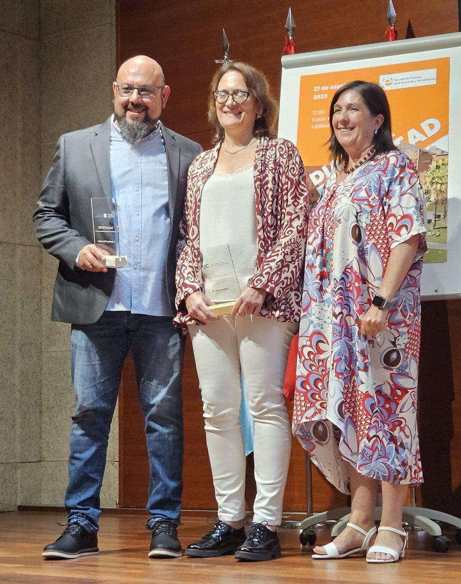 Reconocimiento a nuestro compañero Domingo Pérez en el Día de la <a href="/urjcfcee/">Facultad de CC de la Economía y de la Empresa</a>. Gracias por visibilizar la labor del personal del área <a href="/ticurjc/">ticurjc</a>