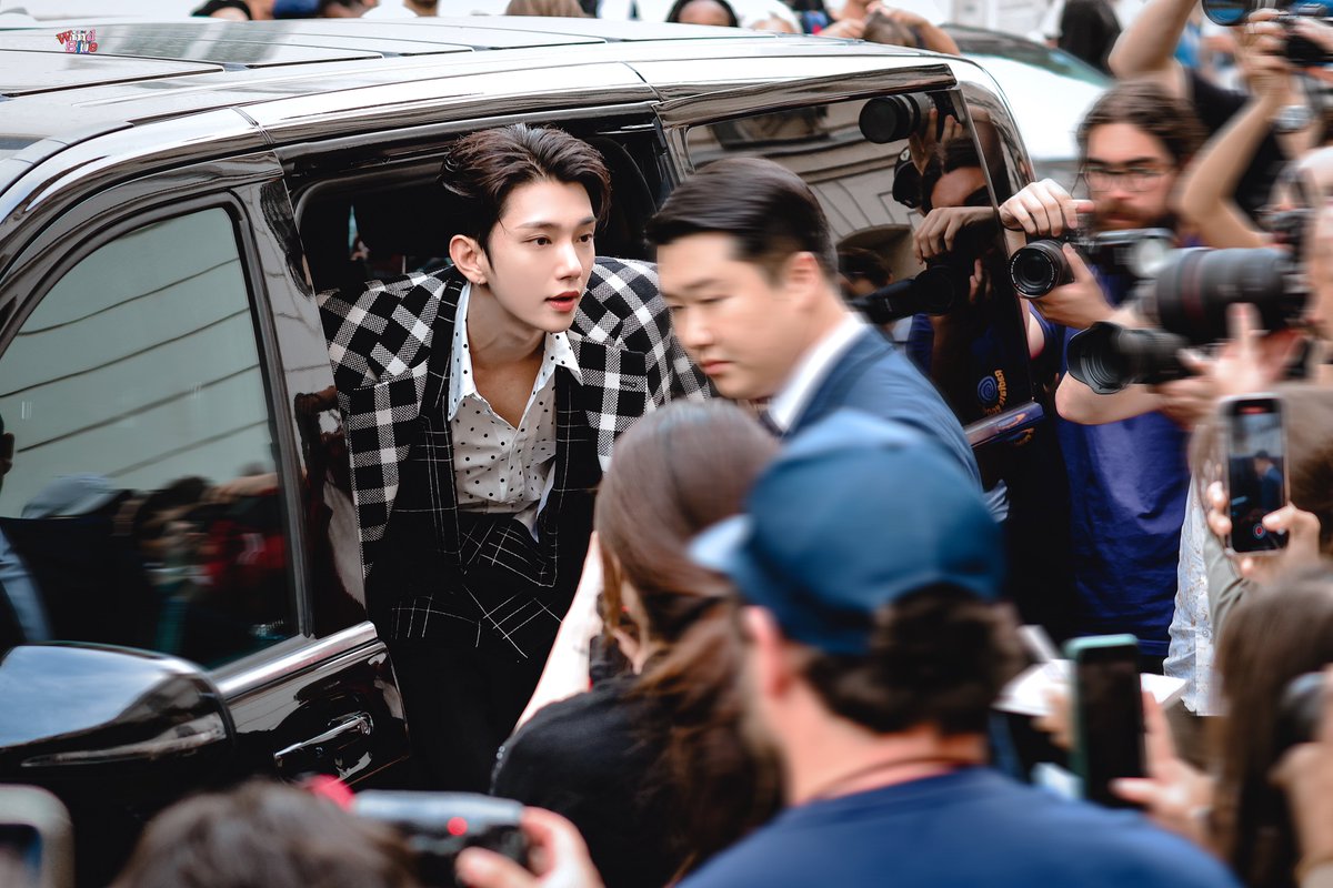 WINDBLUE95's tweet photo. 230927
 
#슈아 #조슈아 #JOSHUA 
#JOSHUAtoParisFashionWeek 
@pledis_17 https://t.co/03DdhtVZVG