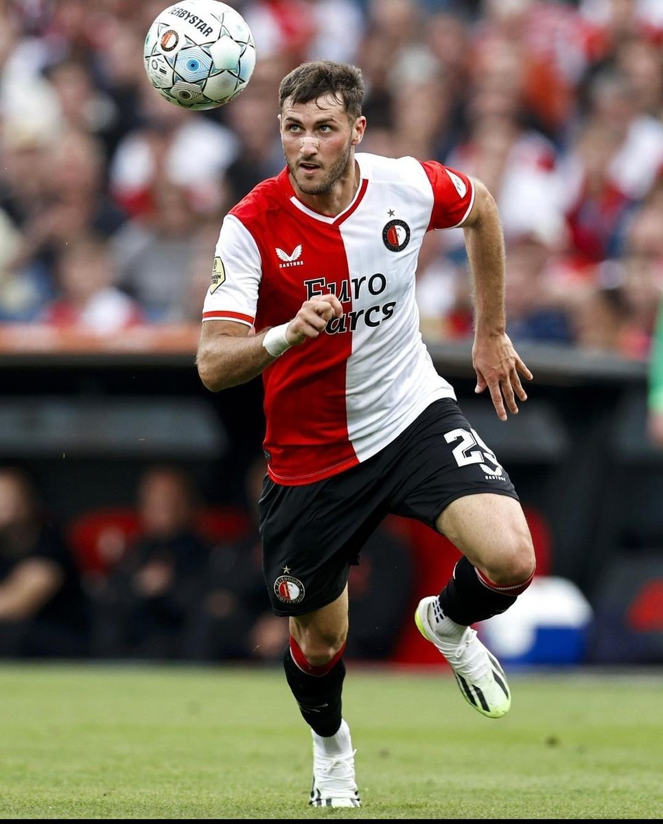 AkazaRM14's tweet photo. Hattrick de Santiago Giménez.

- Sin peinados raros
- Sin controversias
- Sin actos malévolos
- Sin coches lujosos
- Sin infidelidades
- Sin falta de humildad
- Sin costumbres cuestionables
- Sin declaraciones cuestionables
- Sin falta de pasión

Sólo buen fútbol. 🐐🇲🇽 https://t.co/n1HuzU1NRH