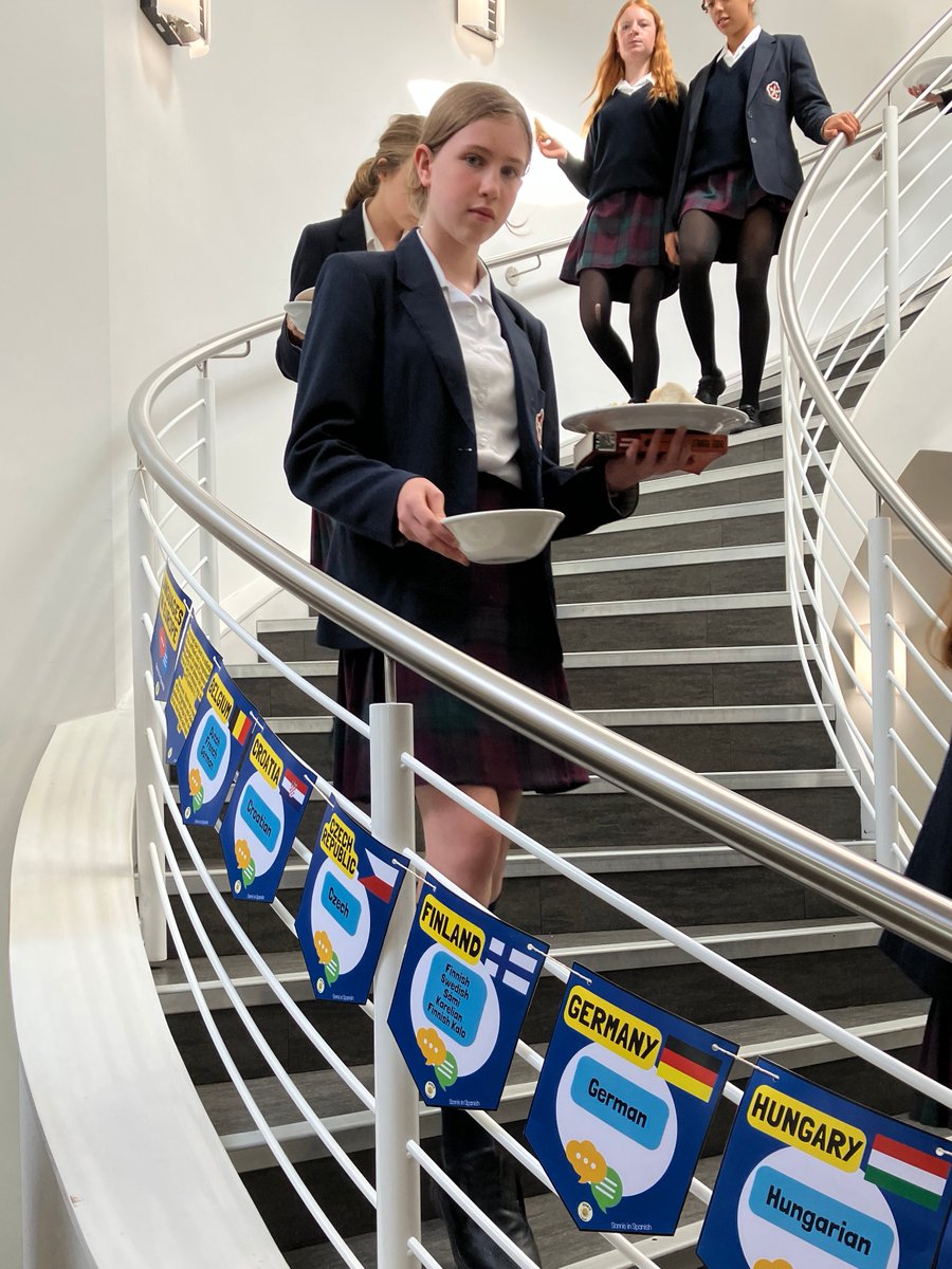 KESBathMFL's tweet photo. An excellent atmosphere for #EuropeanDayofLanguages yesterday! 🇪🇸🇩🇪🇫🇷 https://t.co/8Xo9E7ei6X