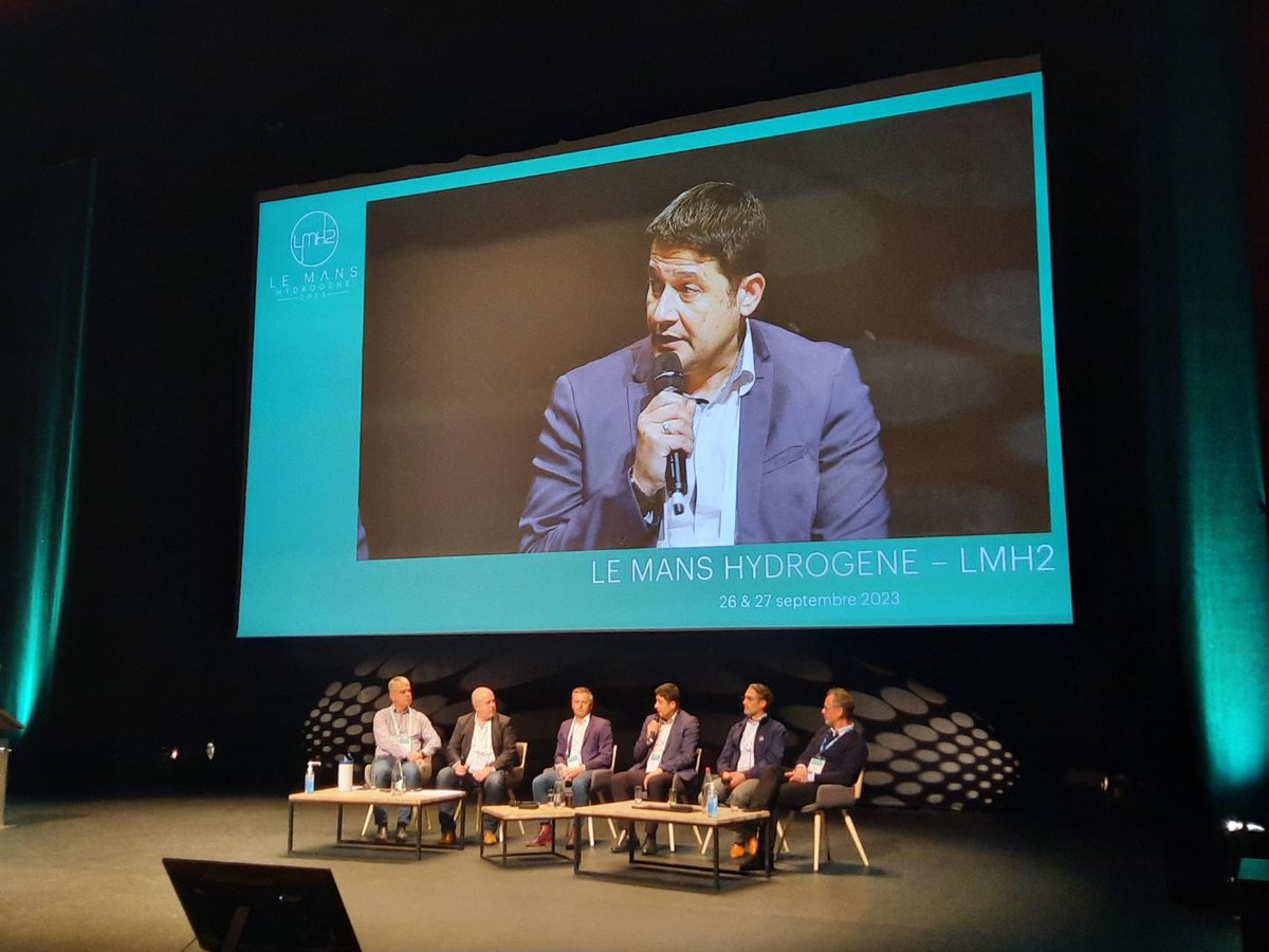 McPhyEnergy's tweet photo. [#LMH2] Ce matin, notre Responsable Développement Commercial Mobilité #Hydrogène, Nenad NIKOLIĆ prenait la parole en conférence sur le théme "Stations Hydrogène – Accélérer le Déploiement dans les Territoires".
#LeMansHydrogène #event https://t.co/FYWkl9hMtc