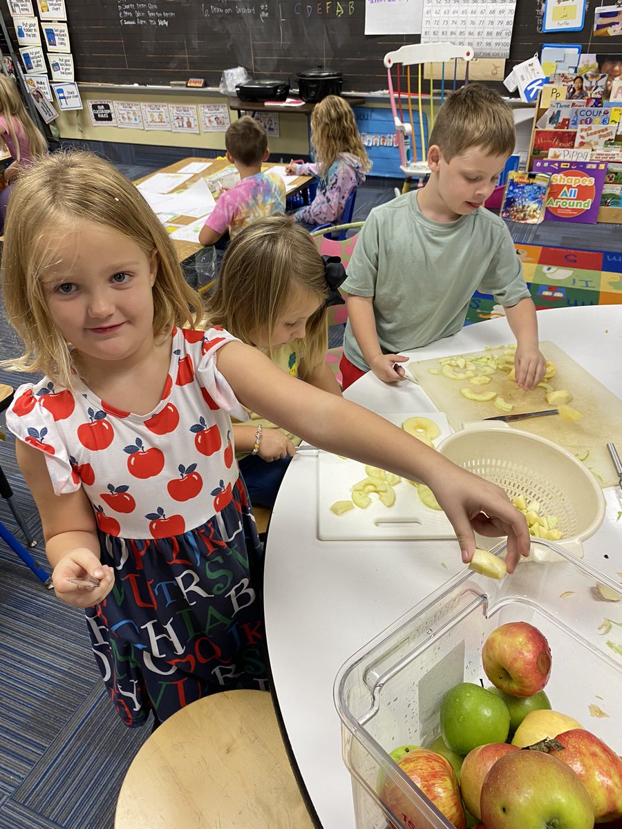 So much fun, exploring, and learning! Apple Day @ Eden elementary #1GC <a href="/takachm1/">michelle takach</a> <a href="/Miss_Gable_K/">Samantha Gable</a>