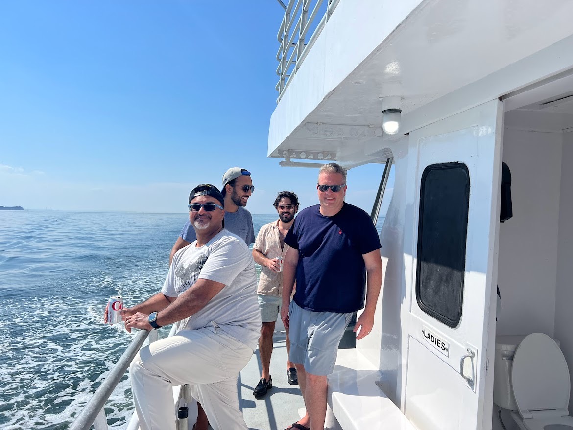 We took some time away from the dark reading room and enjoyed one of the final days of summer on a boat! ⛴️🌞#ResidentRetreat2023 #radres #futureradres #iradres #medtwitter #medstudenttwitter