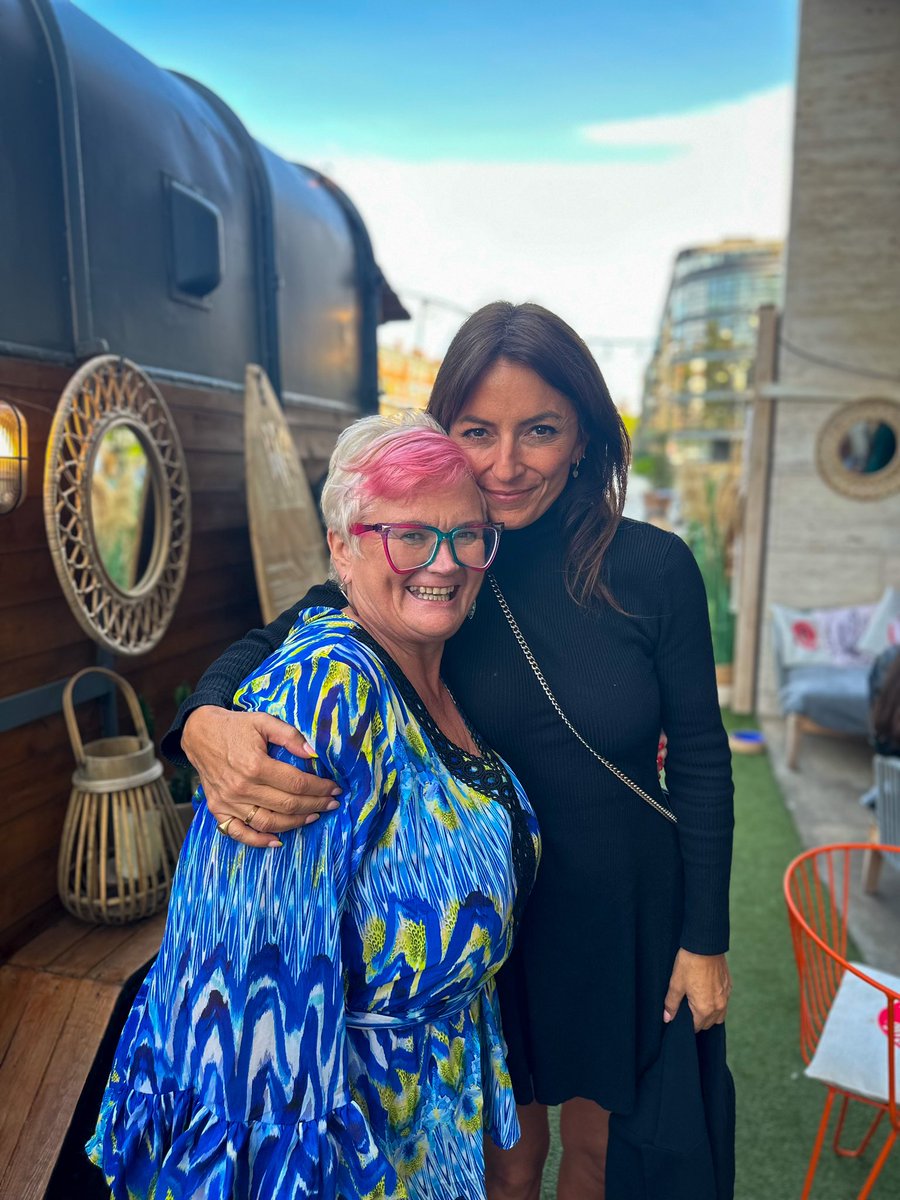 carolynharris24's tweet image. With this woman by your side, anything is possible 💫 #sisterhood