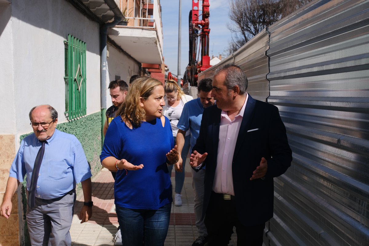 TheProgressives's tweet photo. Nuestra presidenta @IratxeGarper, junto con eurodiputados, activistas locales y el alcalde de San Fernando de Henares, está discutiendo los pasos necesarios a seguir para dar una respuesta a los ciudadanos afectados.

¡El gobierno regional del PP debe hacer frente a esta crisis! https://t.co/LfgpDyxR0e