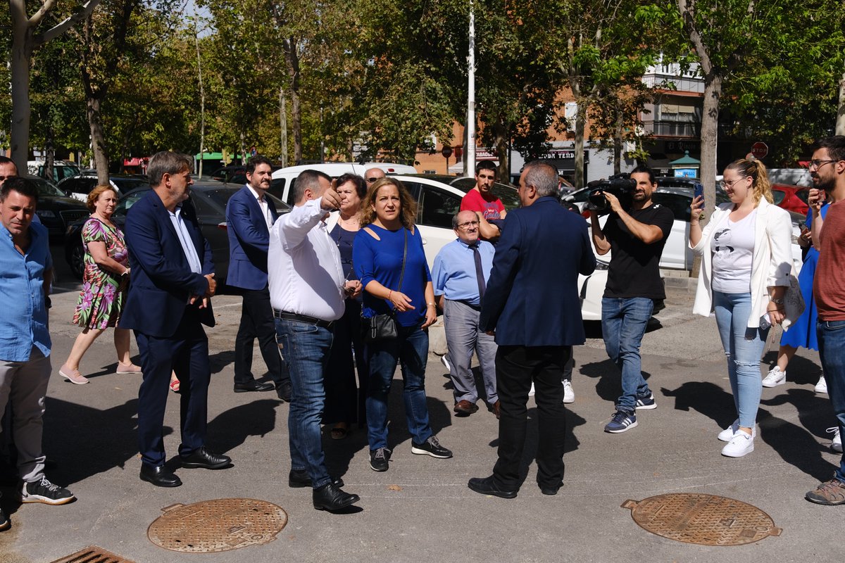 TheProgressives's tweet photo. Nuestra presidenta @IratxeGarper, junto con eurodiputados, activistas locales y el alcalde de San Fernando de Henares, está discutiendo los pasos necesarios a seguir para dar una respuesta a los ciudadanos afectados.

¡El gobierno regional del PP debe hacer frente a esta crisis! https://t.co/LfgpDyxR0e