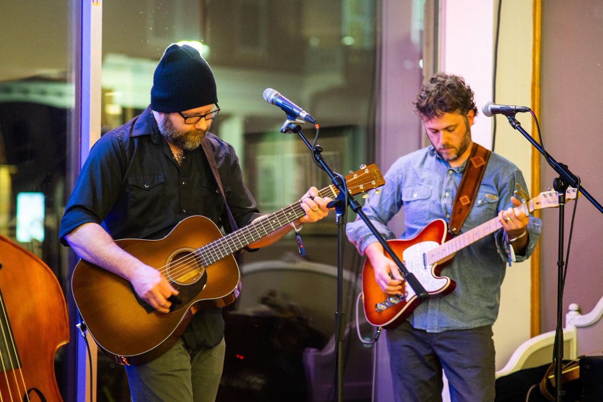 RedWingVCB's tweet image. 🎻Cozy up in one of our local dining establishments or our historic theatre and enjoy live music this weekend. Enjoy freshly made craft cocktails, delicious cuisine and time with the ones you love. 🥰

Live music ➡ redwing.org/events/

#onlyinmn #exploreminnesota