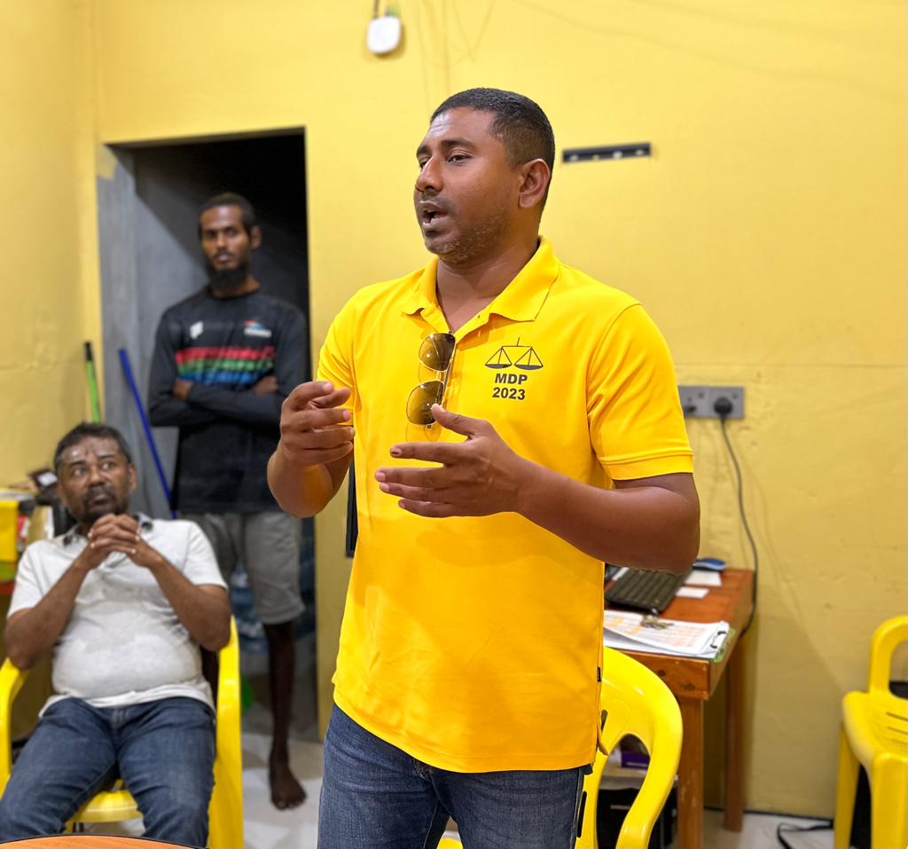Sabintey's tweet photo. 📍ލ މާމެންދޫ

މިނިސްޓަރ @AhmedMahloof އާއި ތ،ލ ކޯޑިނޭޓަރ @myfoona މާމެންދޫ ކެމްޕޭން ޓީމާއި ބައްދަލުކުރުން.

#IbuOk
#IbuAslam2023
#UfaaverAmaanRaajje https://t.co/mSFnn5jTHH