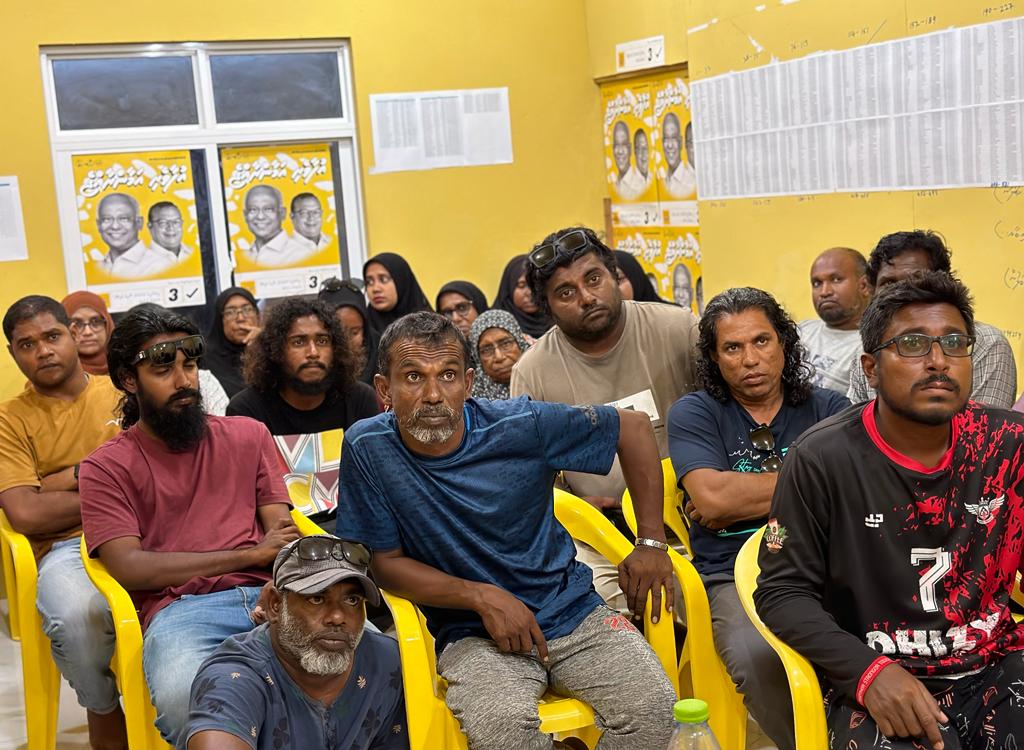 Sabintey's tweet photo. 📍ލ މާމެންދޫ

މިނިސްޓަރ @AhmedMahloof އާއި ތ،ލ ކޯޑިނޭޓަރ @myfoona މާމެންދޫ ކެމްޕޭން ޓީމާއި ބައްދަލުކުރުން.

#IbuOk
#IbuAslam2023
#UfaaverAmaanRaajje https://t.co/mSFnn5jTHH
