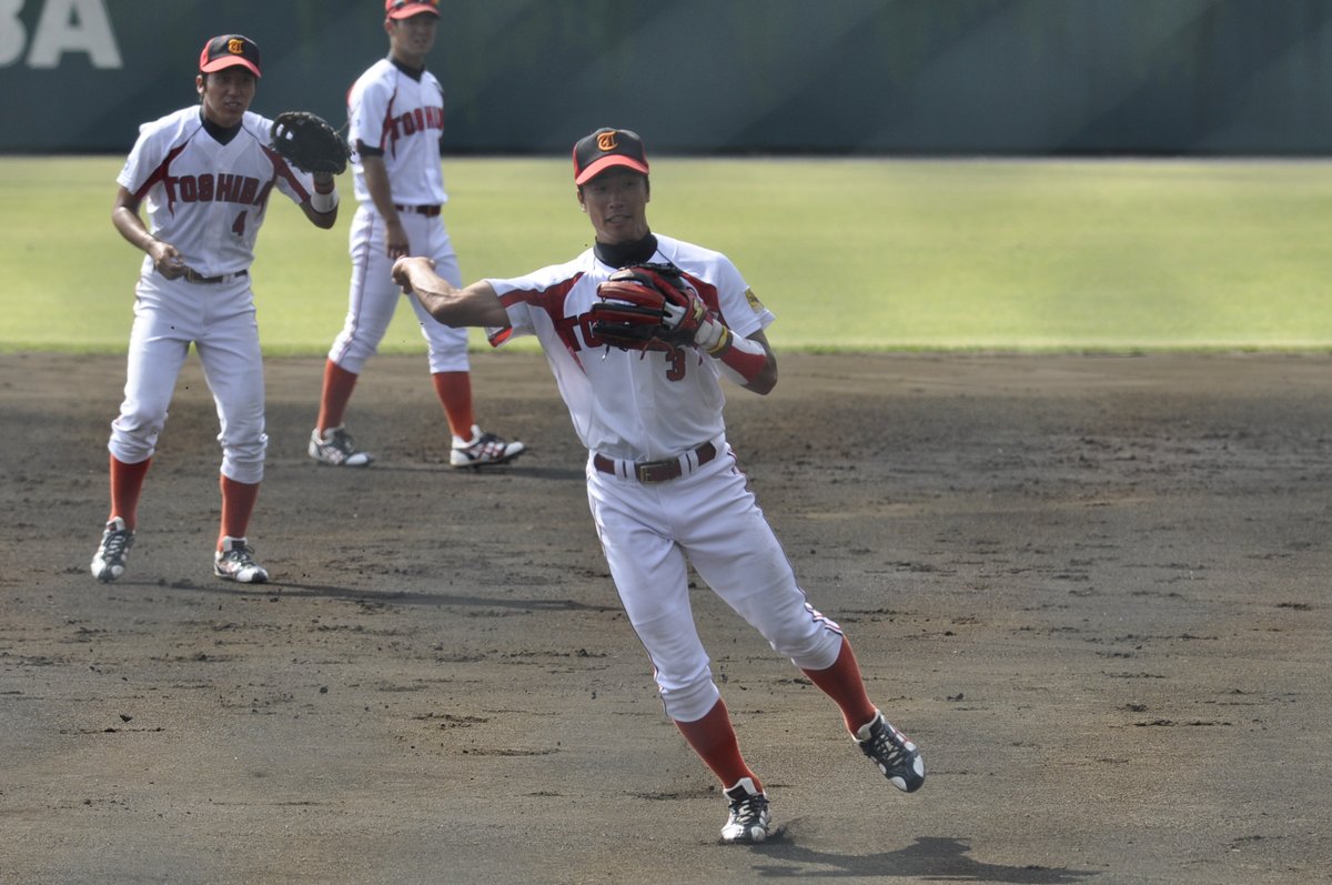 uchuupowerbb's tweet photo. 2011年9月14日、東芝総合グラウンドで撮影、東芝・安達了一遊撃手(現オリックス)。 https://t.co/57stW1kUSI