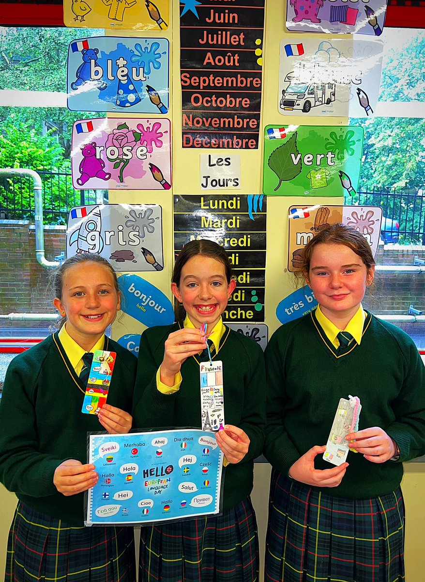 FrenchStCats's tweet photo. Lots of lovely bookmark entries from our Yr 8 pupils celebrating European Day of Languages. Bravo les filles! 🇫🇷🌟@stcatherines247 @ https://t.co/OoOVVuPmbc