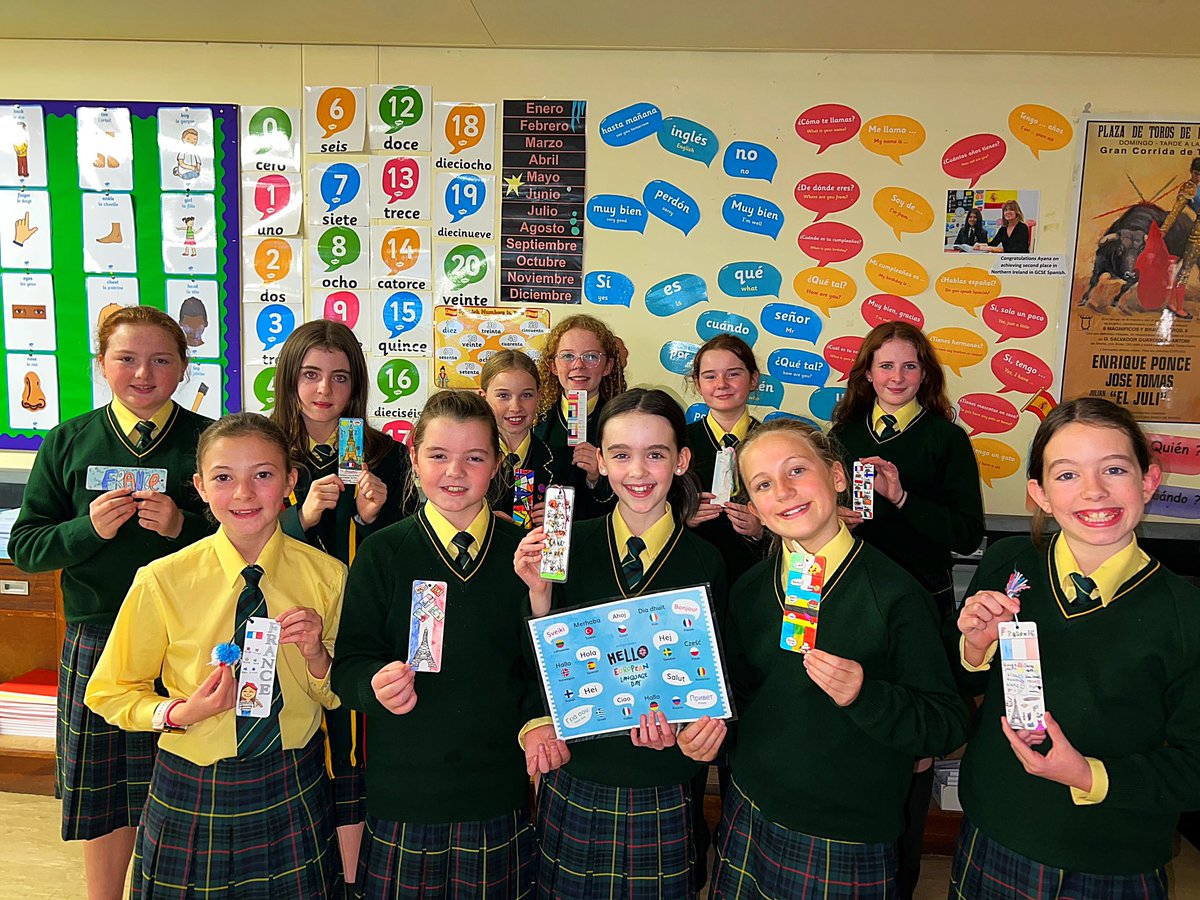 FrenchStCats's tweet photo. Lots of lovely bookmark entries from our Yr 8 pupils celebrating European Day of Languages. Bravo les filles! 🇫🇷🌟@stcatherines247 @ https://t.co/OoOVVuPmbc