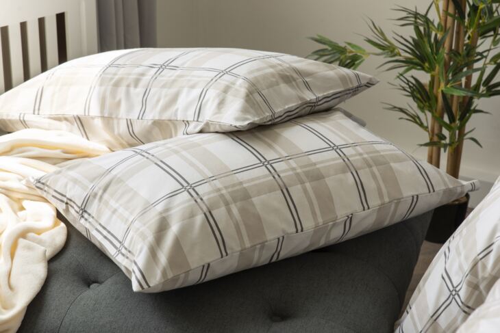 LandmarkLinen's tweet image. Belledorm Check Duvet Sets in Beige/Grey.

A simple and timeless design in neutral shades of beige and soft grey that would suit all decors.

#bed #bedroom #beddingcollection #bedroomdesign #bedroominspo #bedroomdecor #home #homesweethome #keepwarm #interiordesigner #instagram