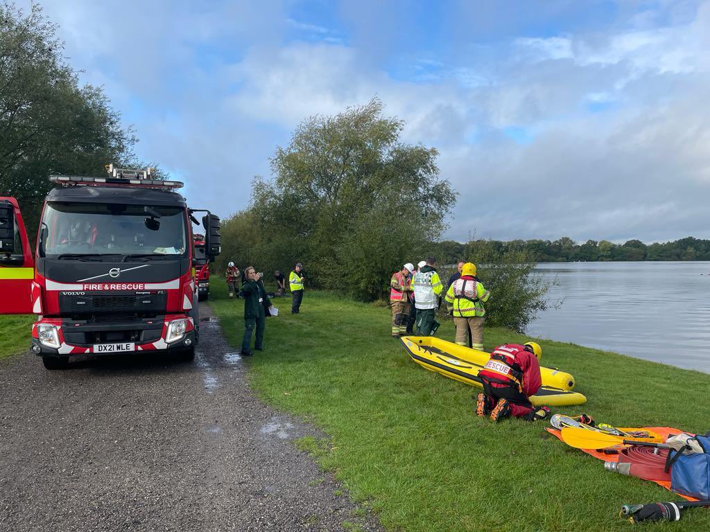 HelenJames93's tweet photo. @EnvAgencyMids We’re training with our #Warwickshire partners this week as part of #FloodEx, a multi-agency flood exercise, with teams both in our incident rooms &amp; out on site at #Kingsbury water park. #TeamEA https://t.co/OBimhBgQr3
