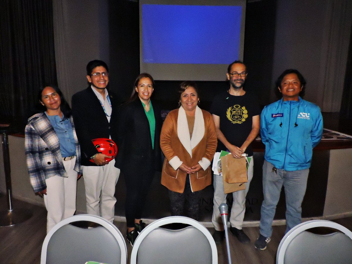 RedConVial's tweet photo. El sábado #23SET realizamos un conversatorio en la @MunideSanBorja para dialogar sobre la bicicleta como medio de transporte sostenible 🌎 con Elvira Moscoso de la @GMU_Lima y responsable de implementar un plan de ciclovías interconectadas 🚲 en la capital 🚨

#RedConvivenciaVial https://t.co/cILOv5J3KM