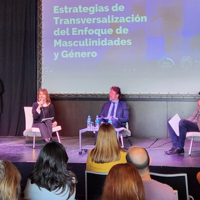 Estamos en Rosario para participar de la jornada “Estrategias Transversalización del Enfoque de Masculinidades y Género” que se realiza en el Centro de Expresiones Contemporáneas (CEC).

El Representante Residente del PNUD Argentina <a href="/claudiotomasi_/">Claudio Tomasi</a>  participa de la apertura.