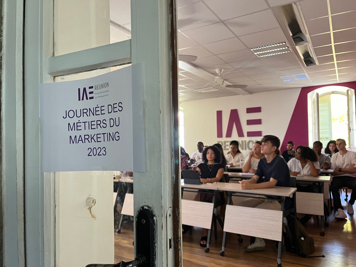 IAEREUNION's tweet photo. Journée des métiers du marketing : 6 professionnels sont venus hier présenter leur métier aux étudiants de Master et de Licence . L'objectif est de faire découvrir aux étudiants la réalité des différents métiers afin de les aider à se projeter
#IAE #IAEReunion #UnivReunion https://t.co/pzVhbNcZ7D