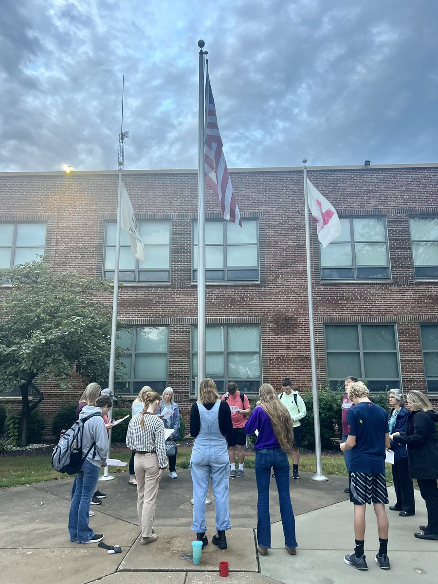 RedBudFCA's tweet photo. SYATP 2023
Thank you to our students who led us in prayer and those teachers and community members who supported our event! #redbud132 https://t.co/FFeuHkNewP