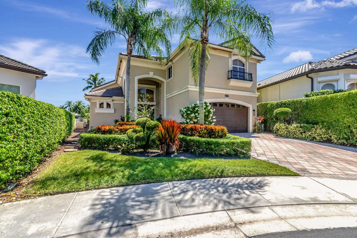 LuxxPartners's tweet photo. NEW LISTING! | 6570 NW 39th TER, Boca Raton, FL 33496 | 4 BR | 4 BA | 3,622 Sq. Ft. | Bay Creek at Woodfield Country Club | Priced at $2,175,000!

#luxurypartnersrealty #newlisting #milliondollarlisting #bocaraton #luxury #views #woodfieldcountryclub https://t.co/qnBL3iM1YY
