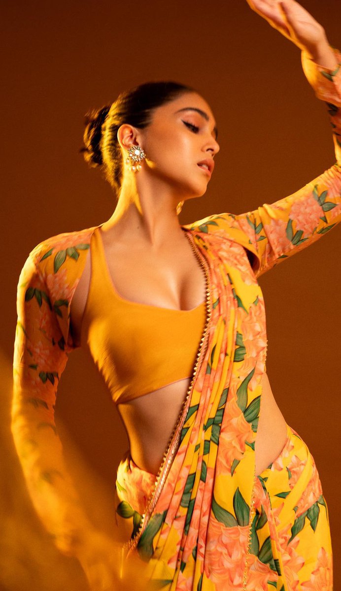 F7CLl5aWcAAFRZL?format=jpg&name=medium