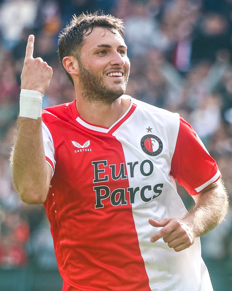 brfootball's tweet image. Santiago Giménez in his last five Eredivisie games:

◾ 9 goals
◾ 2 assists

✨🇲🇽